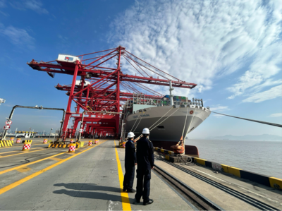 寧波舟山港2024年首批外貿(mào)新能源汽車(chē)順利出海，助力綠色貿(mào)易與技術(shù)出口